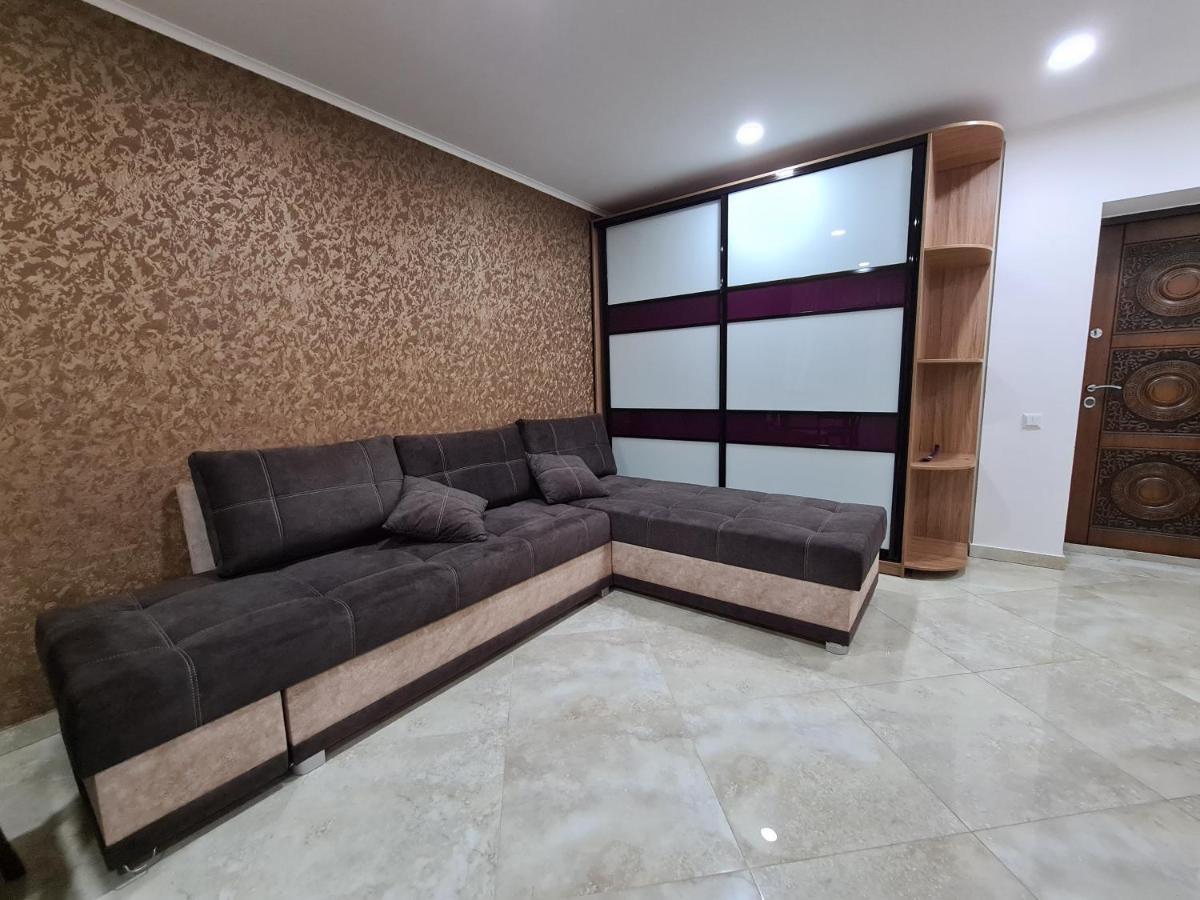 127-Avenue Apartment Chernivtsi Εξωτερικό φωτογραφία